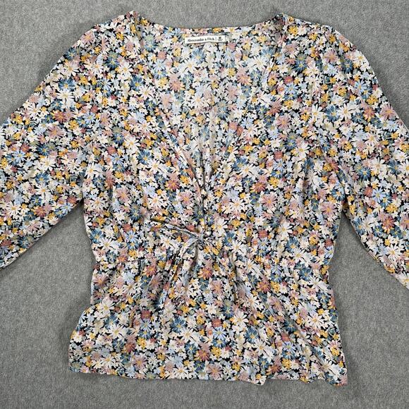 Abercrombie & Fitch V-Neck Peasant Blouse Size Medium Daisy Print 3/4 Sleeve - Picture 2 of 8